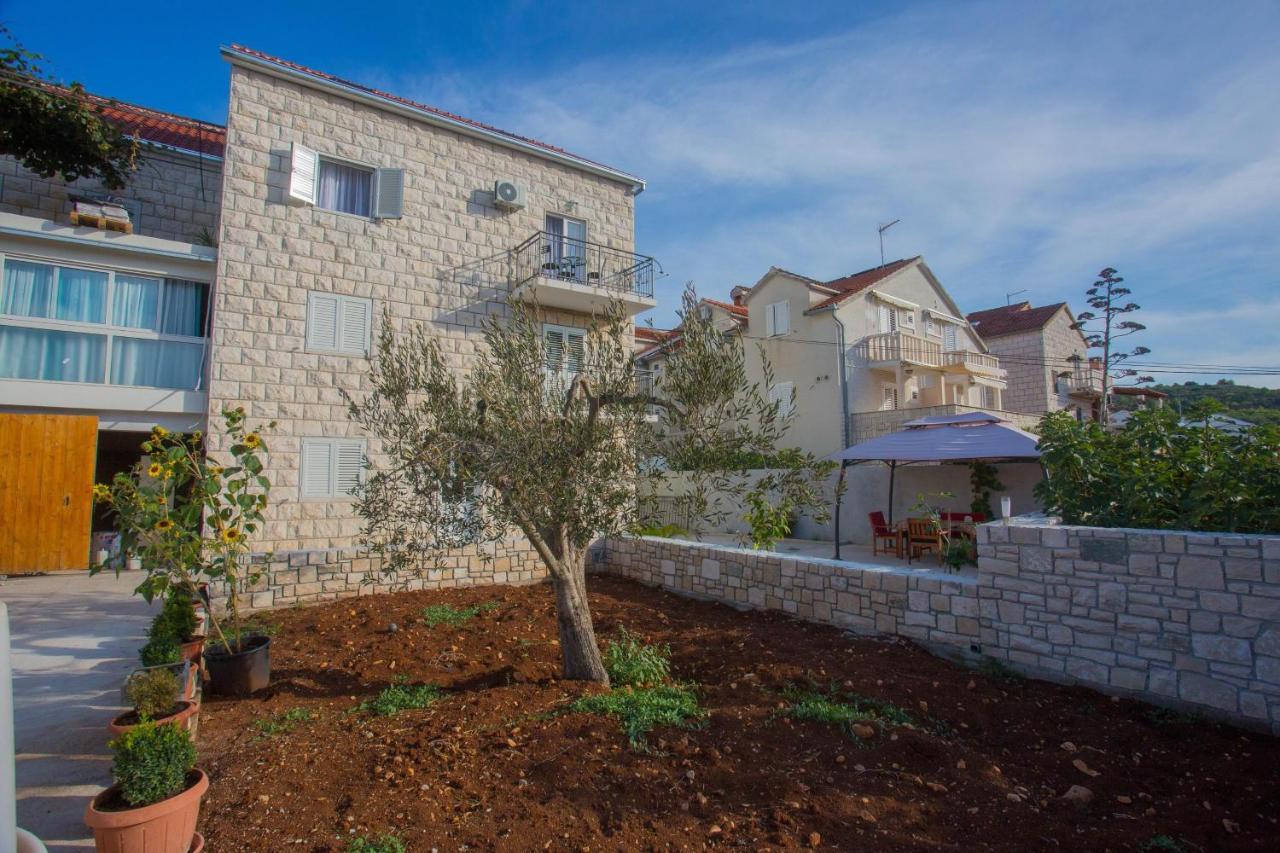 Apartments With A Parking Space Sutivan, Brac - 752 Eksteriør billede